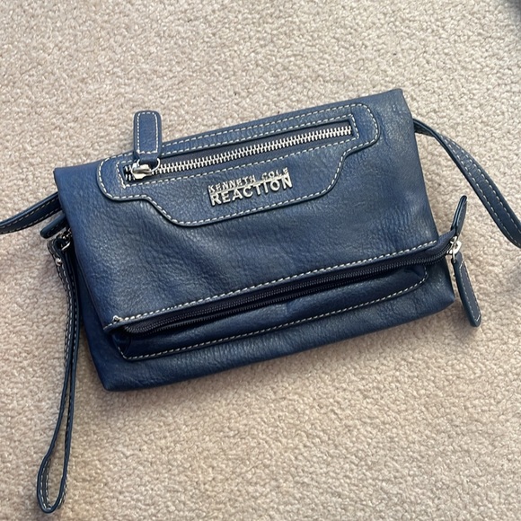 Kenneth Cole Reaction Bag - Picture 2 of 4